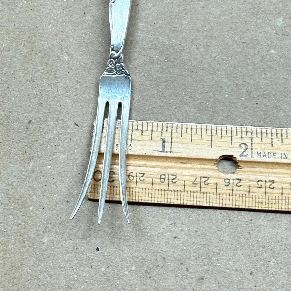 Heirloom Sterling Flower Lane Cocktail Fork Silver 5.5 Inch Seafood Appetizer